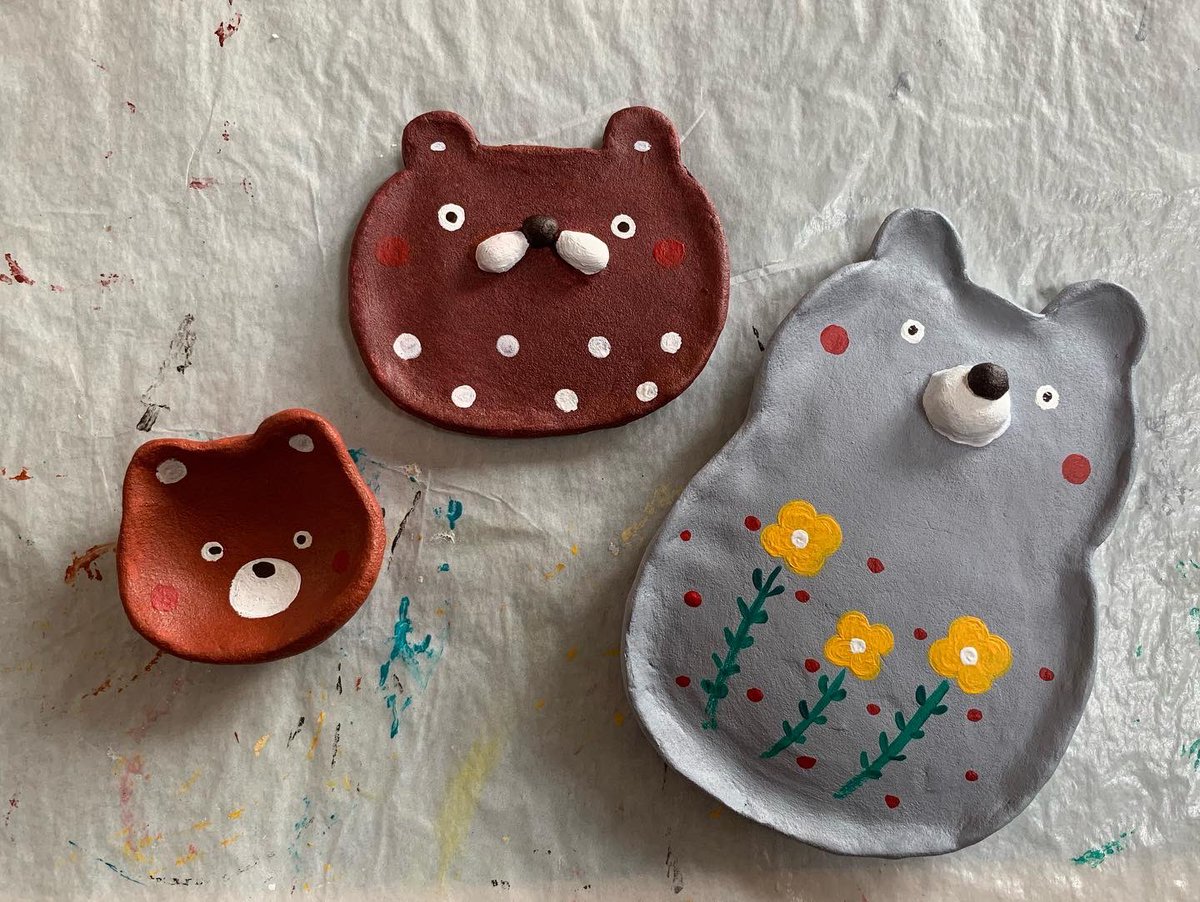 tocoatoco's tweet photo. 色塗りデー。
カエルーず。
ネコーず。
クマーず。
あーんど
うさぎ

#とこあとこ #イラスト #石粉粘土 #豆皿 #水濡れ厳禁 #ちょっとなら大丈夫 #カエル #ネコ #クマ #うさぎ https://t.co/1I3unKaRWc