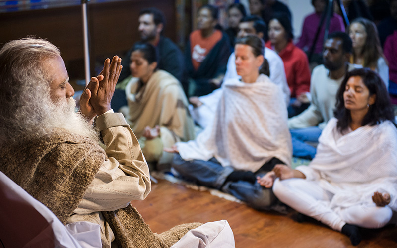 SadhguruJV's tweet photo. Kriya Yoga requires nothing but dedication towards the practice. As you refine your energies, there is no way you can remain untransformed. #SadhguruQuotes https://t.co/byjrSIld2u