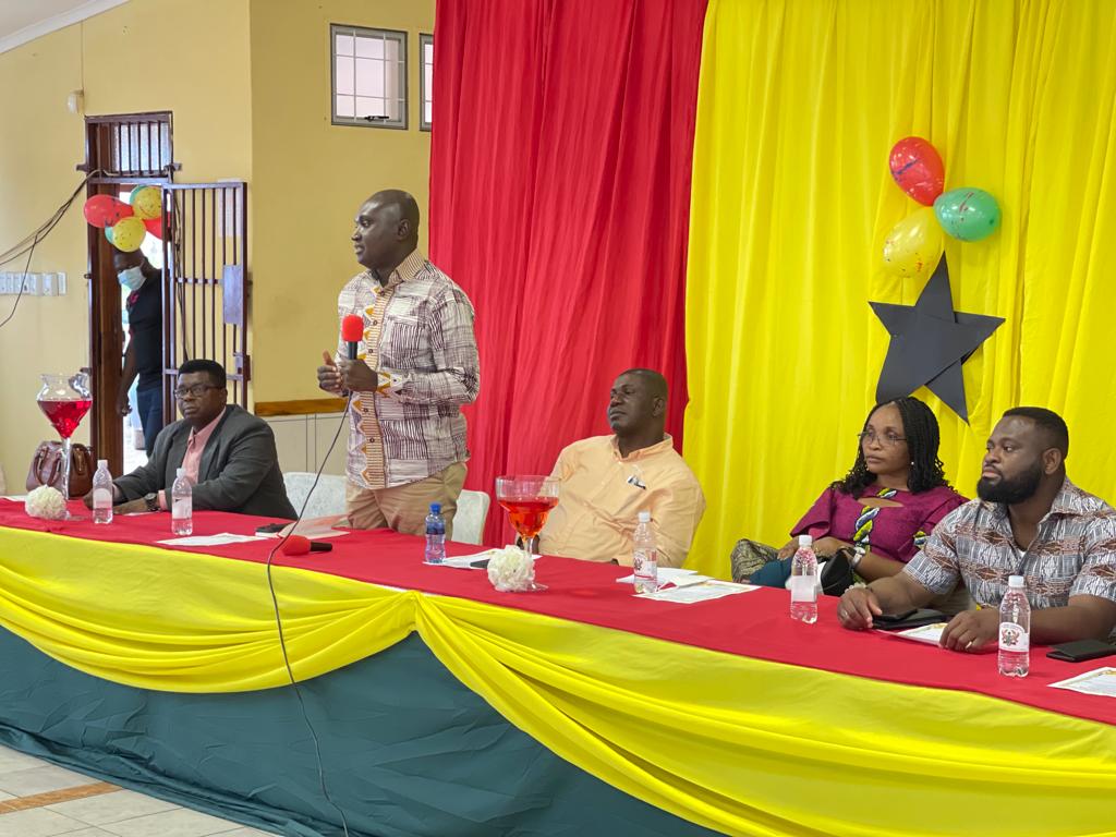 GhanaHighComSA's tweet photo. As part of the Diaspora Engagement Policy of government, the Head of Mission, H.E Charles Owiredu met with members of the Ghanaian Community in Mthatha in the Eastern Cape Province on Monday, 7th March,2022. https://t.co/6oB5DgxN53