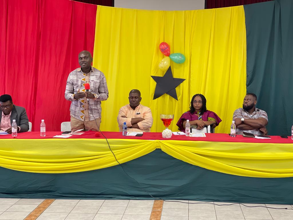 GhanaHighComSA's tweet photo. As part of the Diaspora Engagement Policy of government, the Head of Mission, H.E Charles Owiredu met with members of the Ghanaian Community in Mthatha in the Eastern Cape Province on Monday, 7th March,2022. https://t.co/6oB5DgxN53