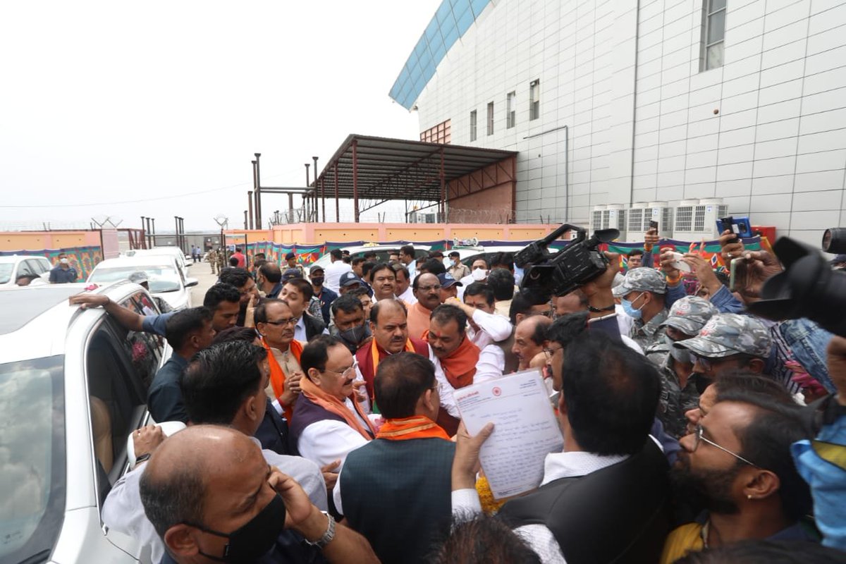 JPNadda's tweet photo. आज "अंतर्राष्ट्रीय महिला दिवस" पर माता अहिल्याबाई जी की नगरी इंदौर, मध्य प्रदेश पहुंचने का सौभाग्य प्राप्त हुआ, प्रदेश के मुख्यमंत्री श्री @ChouhanShivraj जी और पार्टी कार्यकर्ताओं द्वारा स्वागत और वंदन देखकर मन अभिभूत है। https://t.co/9FY1gH1Fl4
