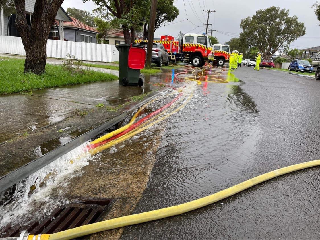 NSWRFS's tweet photo. Thanks to our volunteers working in terrible conditions this afternoon, alongside the @NSWSES and other emergency services, with widespread flooding. It seems the locals were thankful as well. 📷 Engadine #NSWRFS brigade. https://t.co/naErDiqKMS