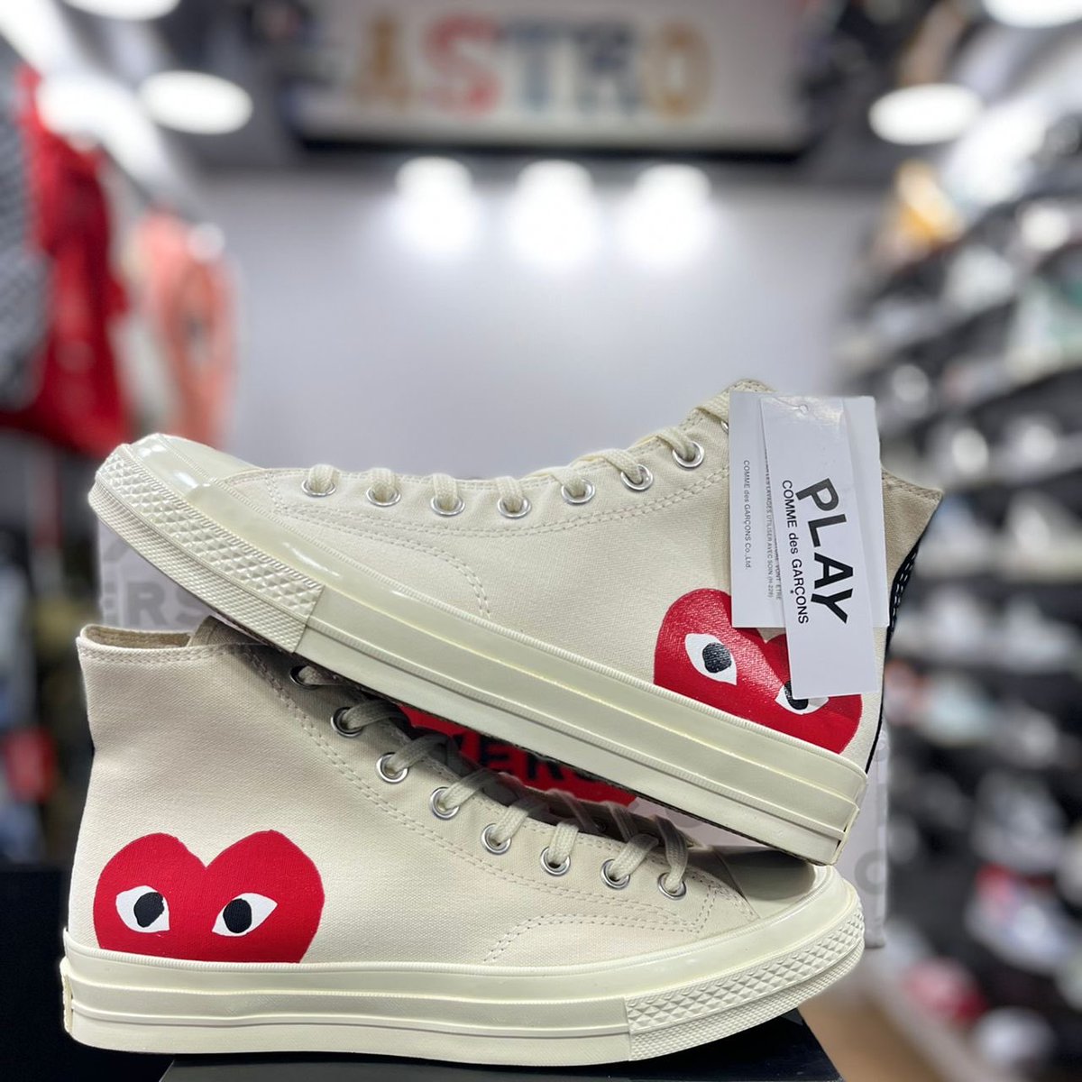 Runway69fits's tweet photo. Converse Play high x CDG 
The two iconic brands collide on this simple, but remarkable execution.

Size: 40-44
Price: 30000 naira https://t.co/5zLP00TGPs
