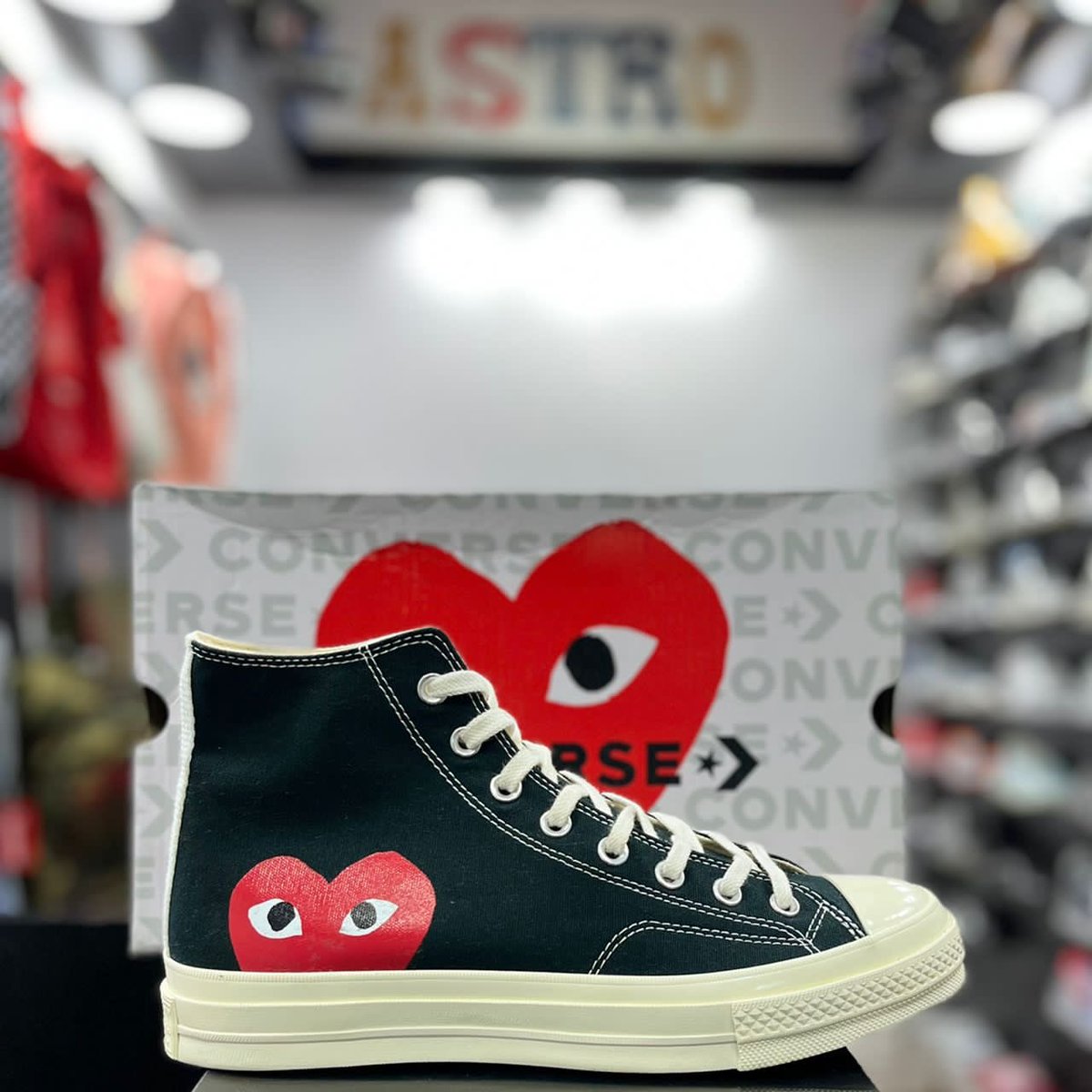 Runway69fits's tweet photo. Converse Play high x CDG 
The two iconic brands collide on this simple, but remarkable execution.

Size: 40-44
Price: 30000 naira https://t.co/5zLP00TGPs
