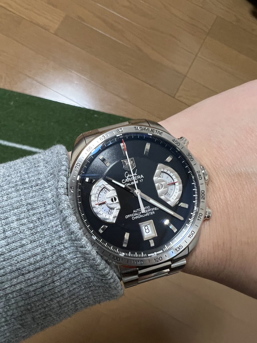 F1JP_'s tweet photo. 今日はレッドブルのパーカー着て、タグホイヤーして、あさ散歩行ってきた。
#TagHeuer
#GrandCarrera
#cav511a
#RedBullRacing https://t.co/YYMP9q6u8H