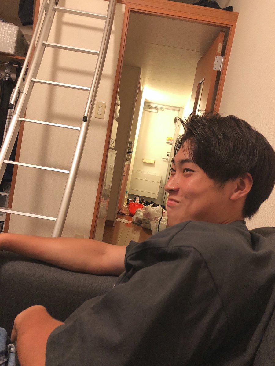 SU_stc's tweet photo. 部員紹介

名前:古川峻
学年:2年
学科:工学部環境社会デザイン学科
出身校:埼玉県立浦和高校
好きな異性のタイプ:哲学を持ってる人

ソフトテニス歴は13年、圧倒的パワープレイヤー。筋トレを趣味に持ち、仲の良い友人には自分の筋肉の写真を送りつけるらしい。仲良くなりたくはない。 https://t.co/DGF1yqDXPR
