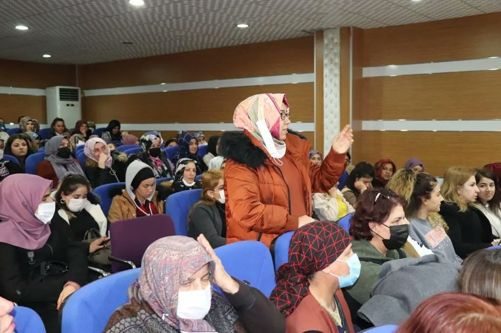 8 Mart Dünya kadınlar günü etkinliği kapsamında <a href="/halfetikm/">Halfeti Kaymakamlığı</a> tarafından düzenlenen  Kırsalda Kadına Destek Projesi programına İl Müdürlüğü  olarak katılım sağlandı.