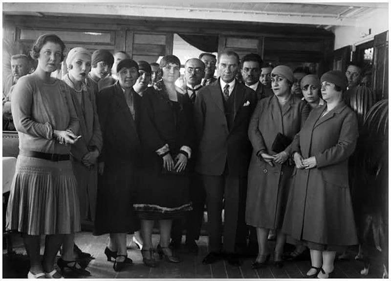 “Şuna inanmak lazımdır ki, dünya yüzünde gördüğümüz her şey kadının eseridir.”
- Mustafa Kemal Atatürk

Tüm Kadınların Dünya Kadınlar Günü Kutlu Olsun