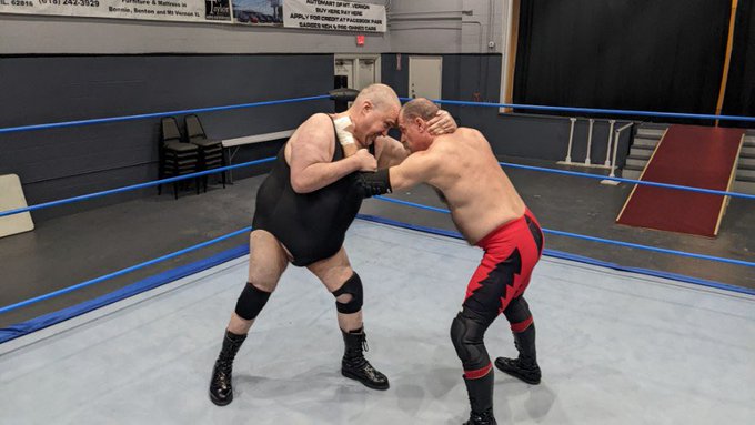 A quick warm-up session with St. Louis Heel.  Looking forward to our official @VertexWrestle match! https://t<a href="/tag/ralphlauren"class="tags"><span>#ralphlauren</span></a><a href="/tag/marthastewart"class="tags"><span>#marthastewart</span></a>