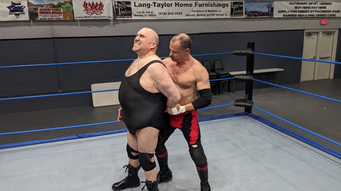 A quick warm-up session with St. Louis Heel.  Looking forward to our official @VertexWrestle match! https://t<a href="/tag/ralphlauren"class="tags"><span>#ralphlauren</span></a><a href="/tag/marthastewart"class="tags"><span>#marthastewart</span></a>