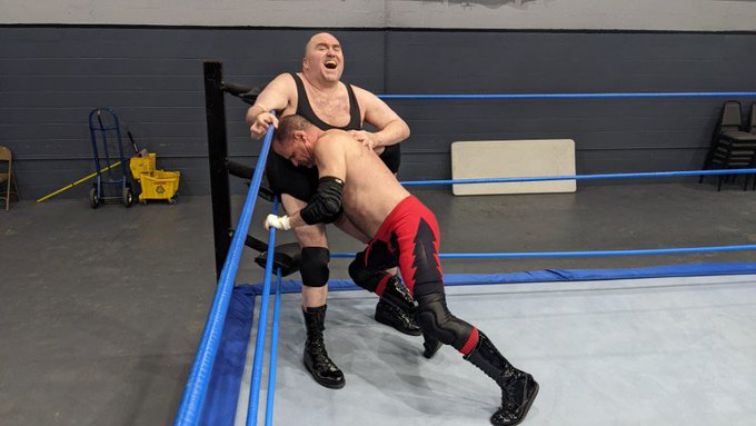 A quick warm-up session with St. Louis Heel.  Looking forward to our official @VertexWrestle match! https://t<a href="/tag/ralphlauren"class="tags"><span>#ralphlauren</span></a><a href="/tag/marthastewart"class="tags"><span>#marthastewart</span></a>