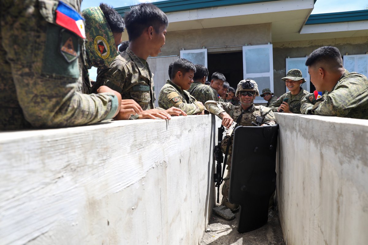 #SALAKNIB 2022 happening now at Fort Magsaysay and CERAB in the Philippines. 1st BCT, @TeamAFP and @25thID Soldiers building readiness and military capacity to deter aggression in the region. @USARPAC is committed to a #FreeAndOpenIndoPacific