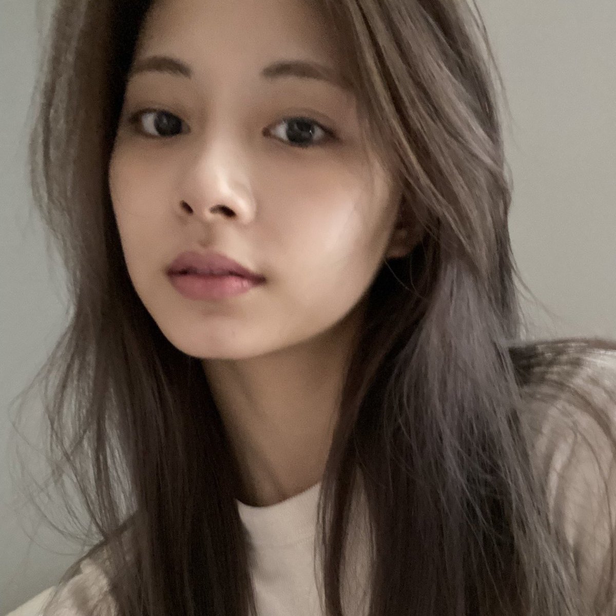 tzusarchive's tweet photo. tzuyu out of bed https://t.co/9oO8V7kZXL