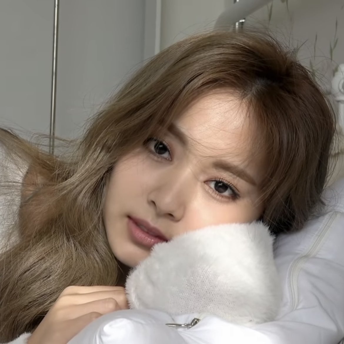 tzusarchive's tweet photo. tzuyu out of bed https://t.co/9oO8V7kZXL