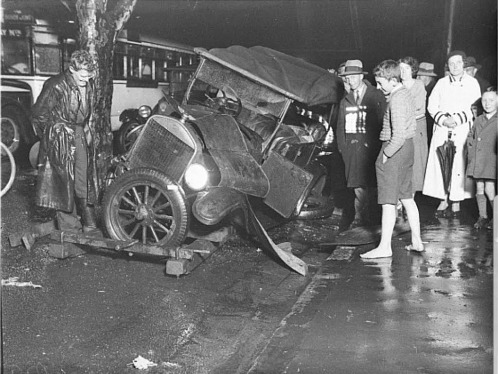 DrTravisBrown's tweet photo. #ThisPathLife #podcast Ep 17
First ever drunk driver conviction
1897
George Smith
London cab driver
Had 2-3 beers
Crashed & broke a water pipe
Speed 8mph (~12kph)
Defendant argued it was 6mph b/c it was on an incline
Charge: being drunk, 20 schillings
New series #ThisMedLife https://t.co/BnAD6yeZQr