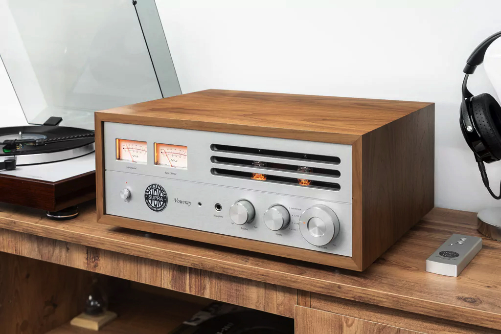 litemagazin's tweet photo. REVIEW:More retro is hardly possible: With its appearance and its design for purely analog, the Supravox Vouvray is a wonderful homage to the hi-fi heyday of the late 70s and early 80s. 
https://t.co/Ui5bcFAwq7
#litemagazin @audiolustde https://t.co/TEi5Rrdivx
