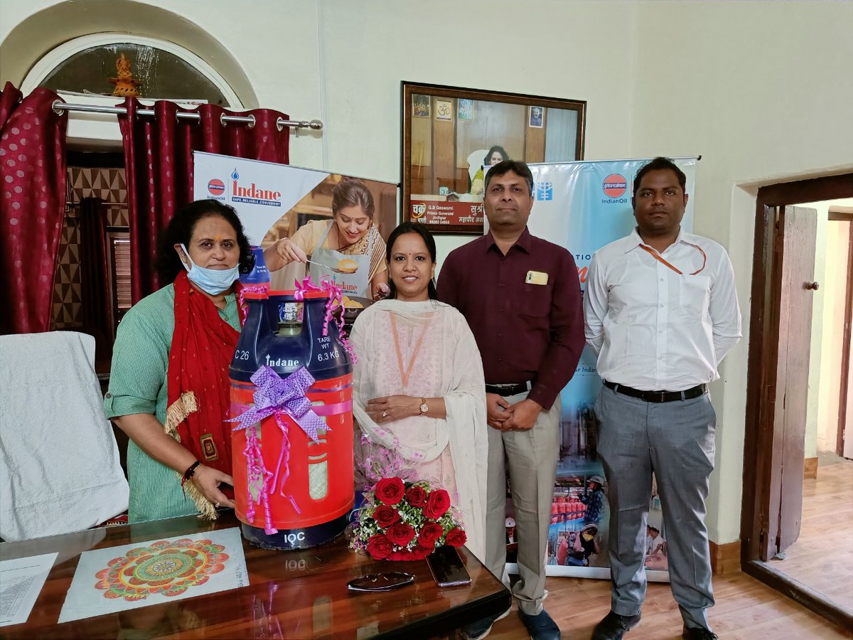 Jodhpur IDO,Celebrated Women’s Day with Leaders of Jodhpur Municipal Corp.
Ms Kunti Deora Parihar,Mayor of Jodhpur North n
Ms Vinita Seth, Mayor of Jodhpur South.
Happy Women's Day!!
<a href="/ChairmanIOCL/">ChairmanIOC</a> <a href="/DirMktg_iocl/">Director (Marketing), IndianOil</a> <a href="/IOCL_Rajasthan/">IOCL_Rajasthan</a> <a href="/Kulvind22001115/">Kulvinder</a> <a href="/Surjeet_Lamba/">Surjeet Singh Lamba</a>