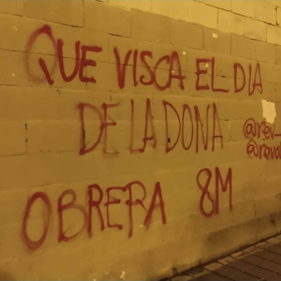 Rev_vlc's tweet photo. 🟣✊QUE VISCA EL DIA DE LA DONA OBRERA

🔥🟣Desde Recolucionàries reclamem hui, dia 8 de març, com a dia de lluita de totes les dones treballadores de tot el món que patixen les conseqüències del capitalisme patriarcal. https://t.co/VcBqwwHQZC