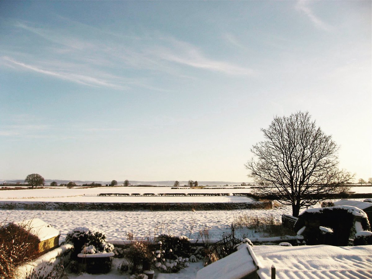 One of the bedrooms enjoys an uninterrupted view to the Hambleton Hills. Wake up to this serene view of the open countryside in fresh snow, crisp frost or glistening dews. Good for the soul #HambletonHills #Ripon #NorthYorkshire  

Book West View via @sykescottages