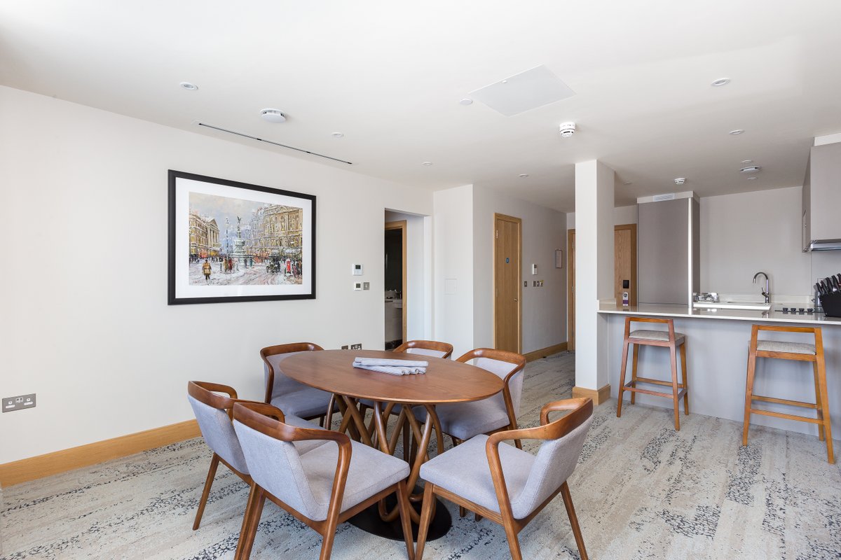 YourSanctum's tweet photo. Fully Equipped Kitchen – Stay well fed with all the mod cons of a fully equipped kitchen, so you can choose to eat in , eat out or take out @YourSanctum
#servicedapartments #london #familytravel #solotravel #traveling #Tuesday #corporatelets https://t.co/sUrOEGqXiG