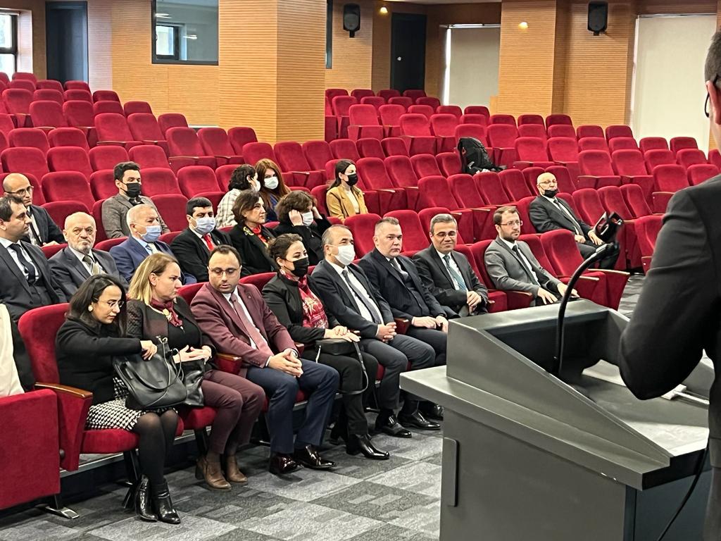 8 Mart Dünya Kadınlar Gününde "Beyaz Ev "tarafından düzenlenen 8 Mart Kadınlar Zirvesine katılan Kaymakamımız Sn.Numan Hatipoğlu, Beyaz Ev Proje tanıtımının mart ayında ülke çapında yapılacağını belirterek, proje ekibinin 8 Mart Kadınlar Günü 'nü kutladı.