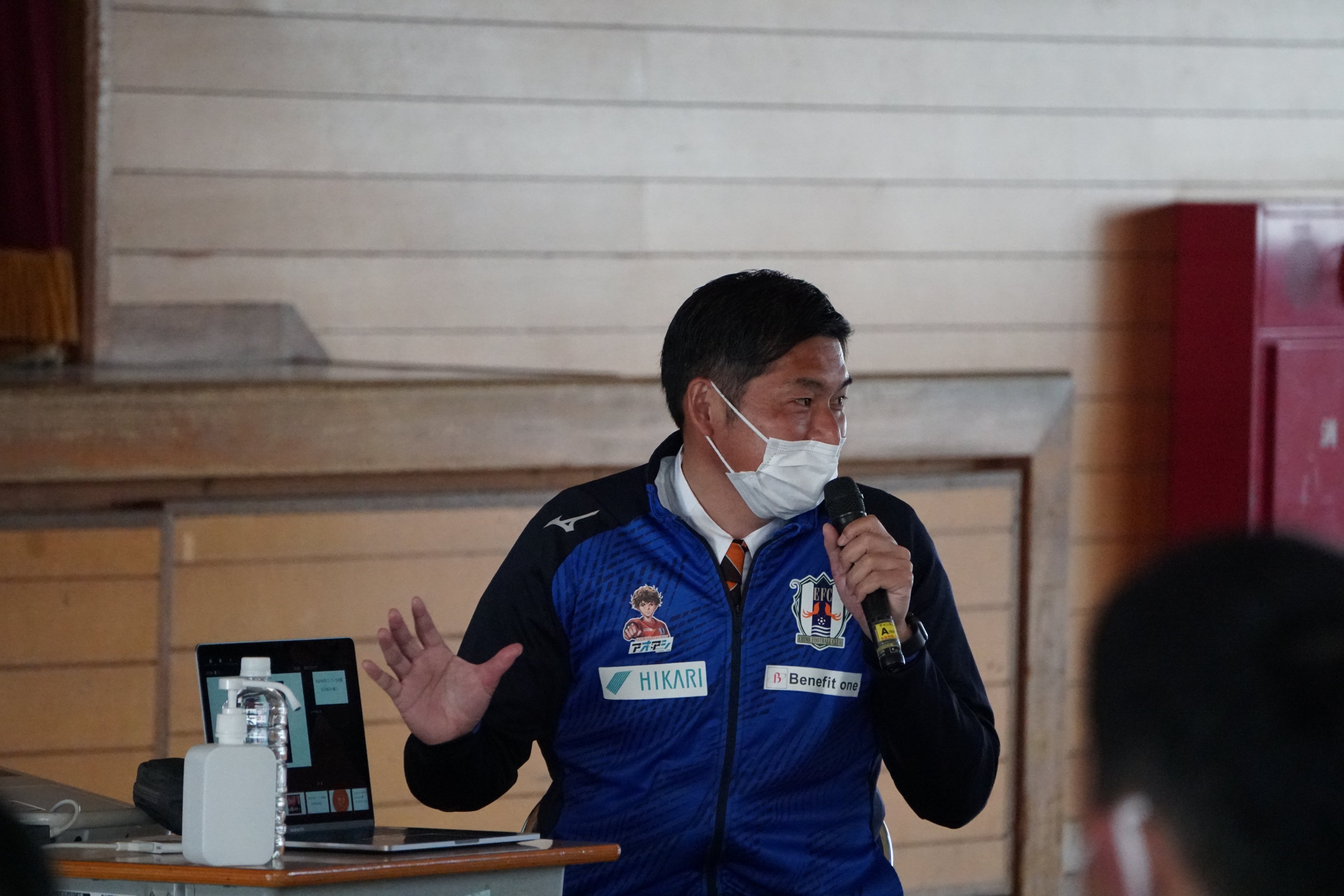 愛媛fc ホムカツッ 本日 羽田敬介 Gkコーチが 松山市立三津浜中学校 に訪問いたしました 愛南町 からプロ サッカー選手を目指し 挫折を乗り越えプロの舞台で活躍をした経験を 三津浜中学校３年生の皆さんに講演いたしました Ehimefc 松山市