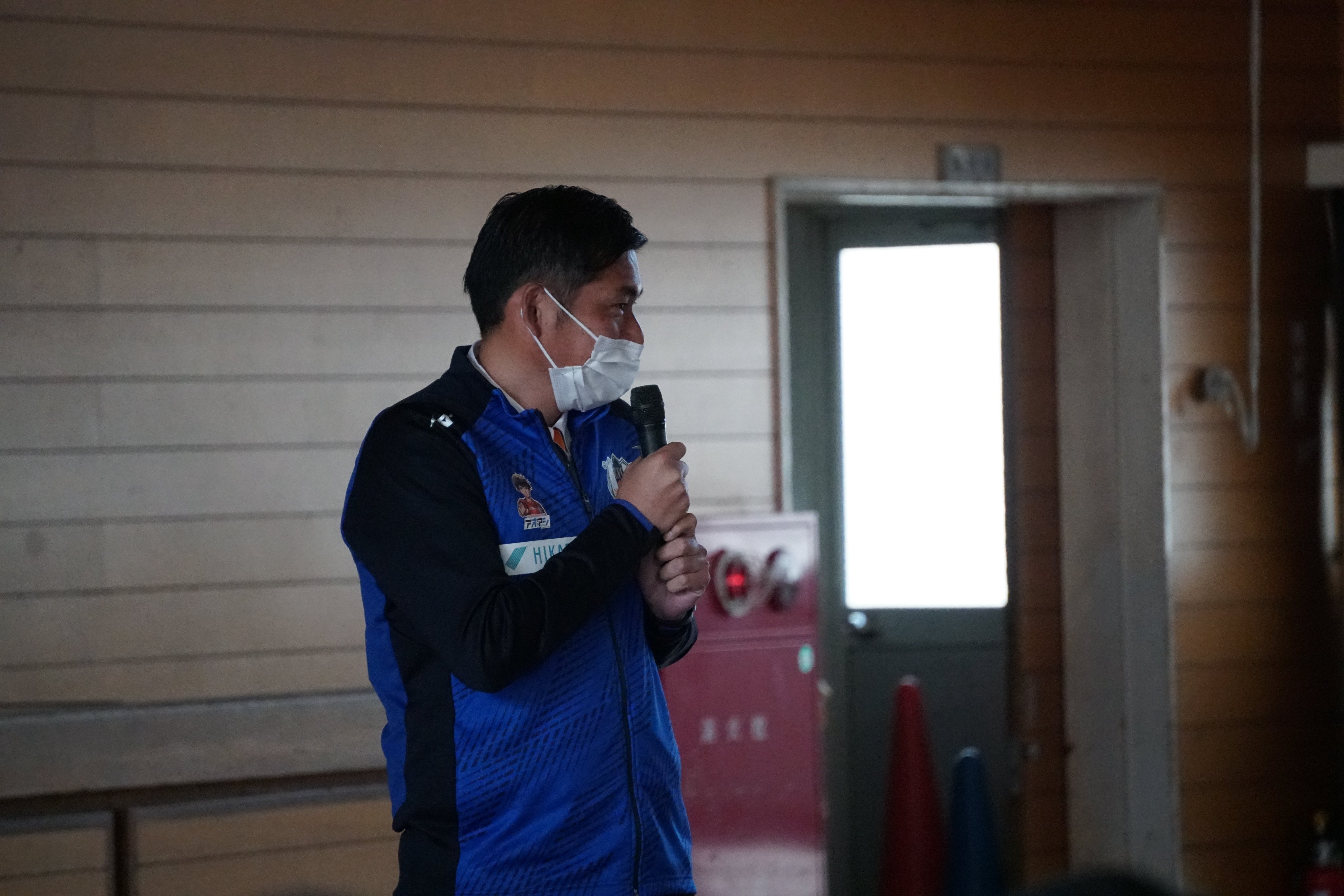 愛媛fc ホムカツッ 本日 羽田敬介 Gkコーチが 松山市立三津浜中学校 に訪問いたしました 愛南町 からプロ サッカー選手を目指し 挫折を乗り越えプロの舞台で活躍をした経験を 三津浜中学校３年生の皆さんに講演いたしました Ehimefc 松山市