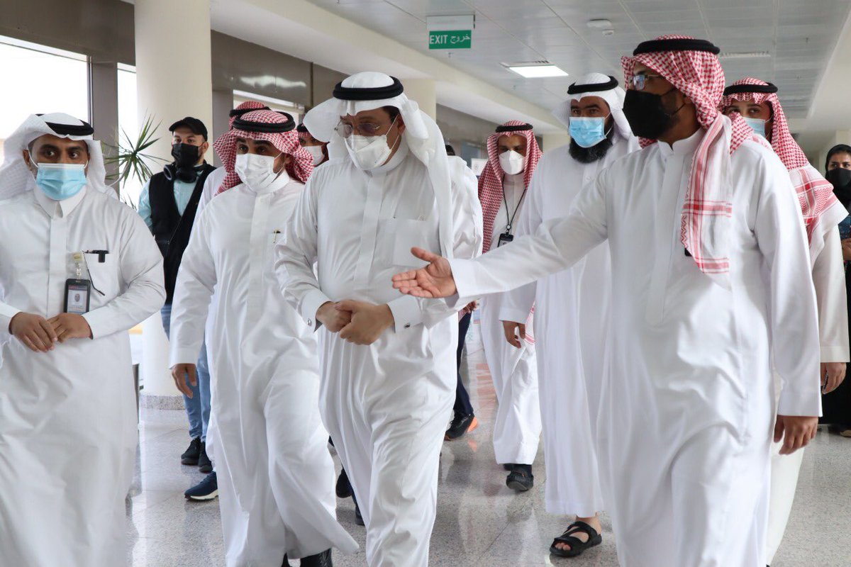 niti_ksa's tweet photo. #وزير_التعليم رئيس مجلس إدارة المؤسسة العامة للتدريب التقني والمهني، يزور المعهد الوطني للتدريب الصناعي، ويطلع على مساراته، وبرامجه التدريبية ويلتقي بمنسوبيه. https://t.co/dX5COUq0eg