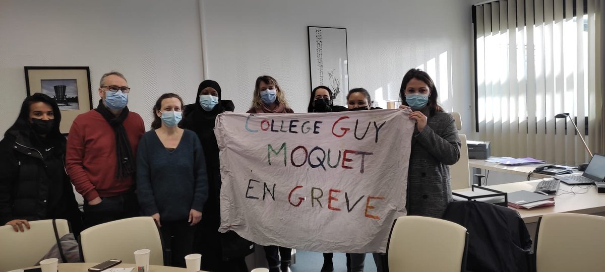 Occupation des lieux administratifs du collège par les parents d’élèves pour récupérer les heures d’enseignement pour nos enfants <a href="/jmblanquer/">Jean-Michel Blanquer</a> <a href="/acversailles/">Académie de Versailles</a> <a href="/Fcpe92/">FCPE des Hauts-de-Seine (92)</a> <a href="/CollegenLuth/">Collège En Luth</a> <a href="/REPGuyMoquet/">REP+GuyMôquet</a> <a href="/leparisien_92/">Le Parisien | 92</a> <a href="/OBureau/">Olivier Bureau</a> <a href="/humanite_fr/">L'Humanité</a> <a href="/actufr92/">Actu Hauts-de-Seine</a> <a href="/patrice_leclerc/">Patrice Leclerc - Gennevilliers 🔻🐝</a>