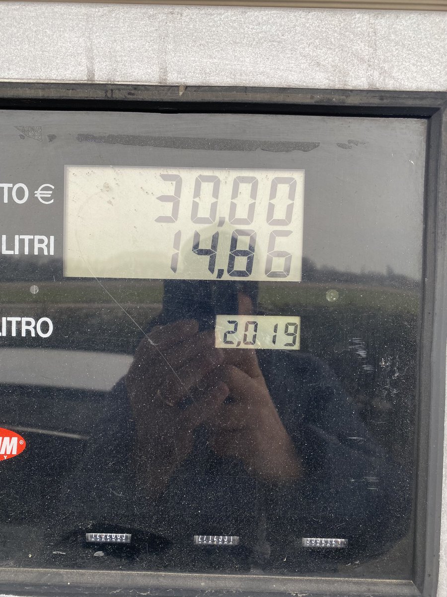 francquisto's tweet photo. @Montecitorio @SenatoStampa  dovete morire gonfi , siete senza vergogna e tu che gestisci questi profili devi essere il primo. https://t.co/3V2bmjFBiv