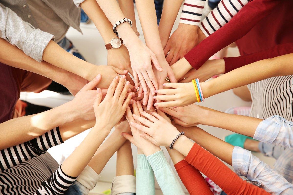 Today we proudly celebrate #women of all backgrounds worldwide and especially those in #science with a particular bias to the wonderful team of women in R2M.
We also turn our thoughts to the women, families and all citizens suffering the war in #Ukraine and we call for #peace.