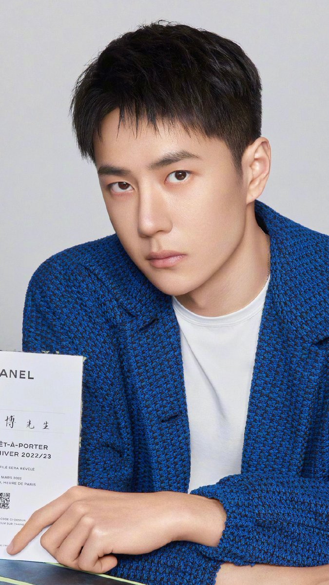 702universe2's tweet photo. กรี๊ดสสสสสส อี้ป๋อกับ Chanel ลุคล่าสุด นี่ทรงนักบินใช่ม๊ายยยยยย https://t.co/7tsIJUPuFb