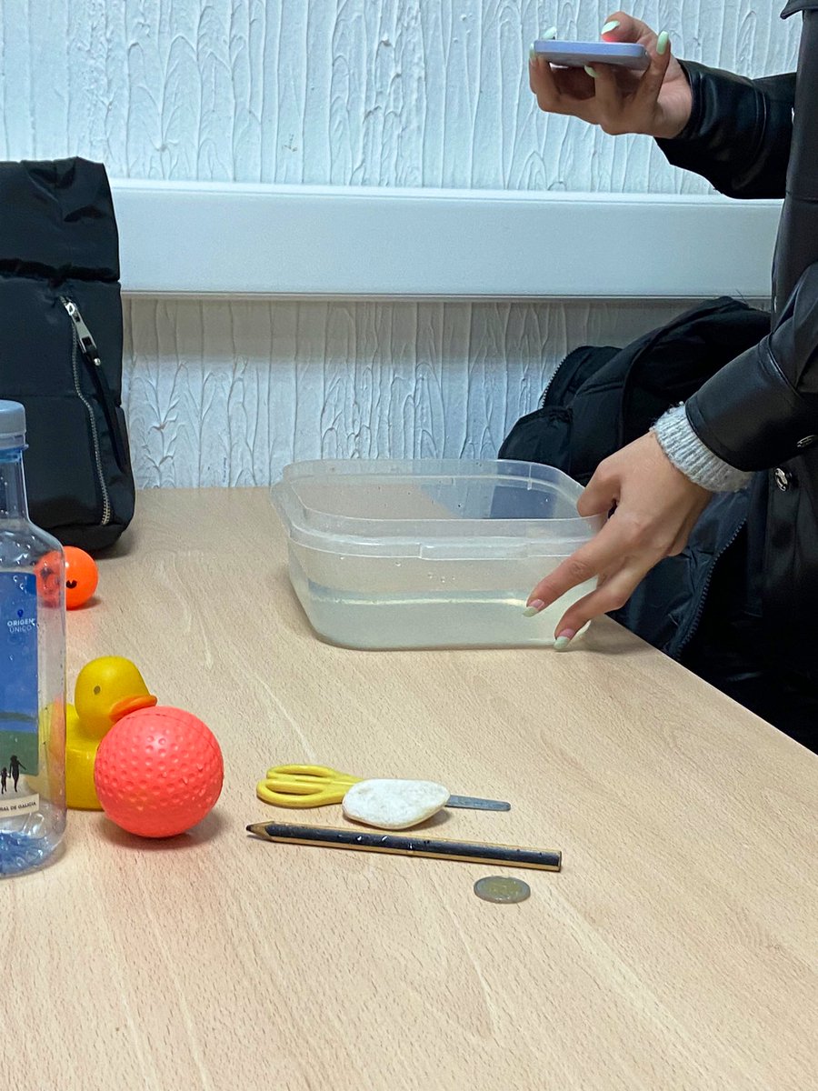 efausc's tweet photo. Estamos trabajando en nuestro video tutorial científico de #TIC #InfantilUSC ! 🎥 👩‍🔬 @fabigv17 @CarlaFerreroEd @angelaif_ @nereafuentesUSC https://t.co/2h9i6HnYn5