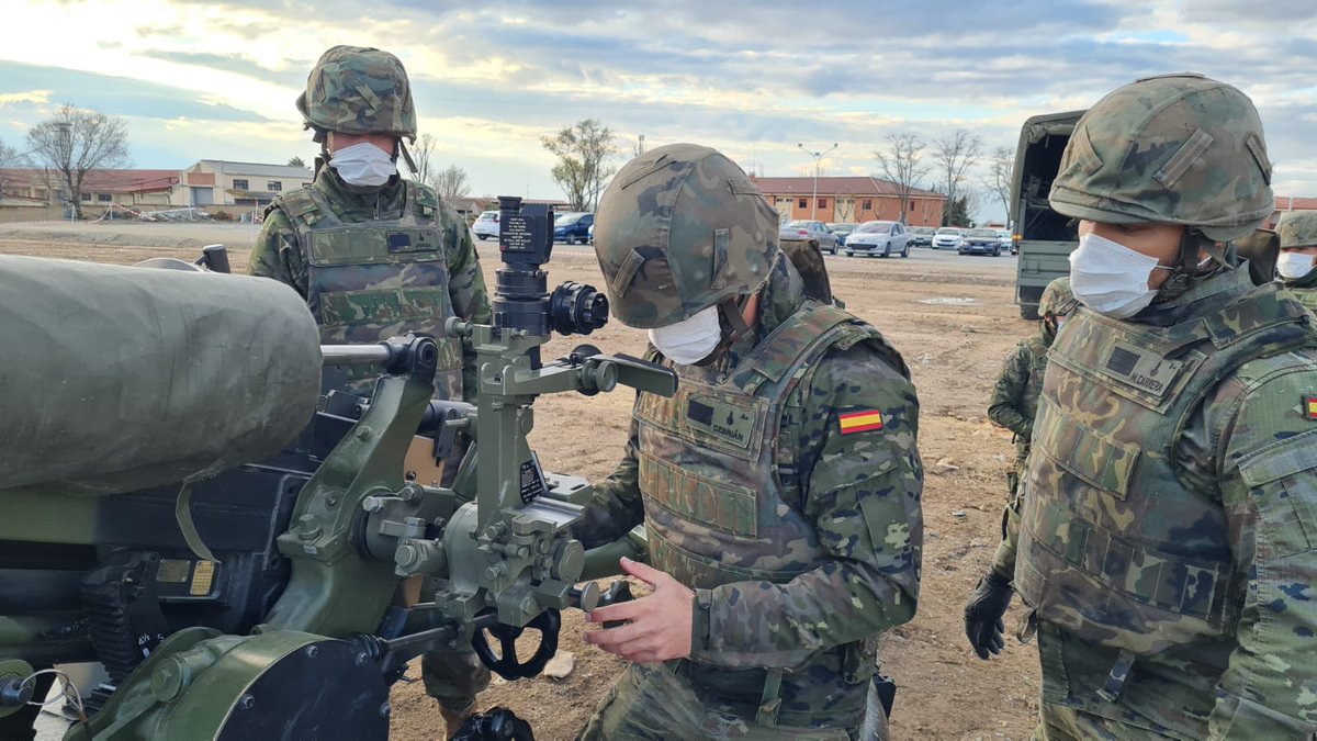 MADOC_ET's tweet photo. Sargentos alumnos de la #ACART_ET de #Segovia realizan actividades de instrucción y adiestramiento de #Artillería de campaña, esenciales para obtener el nivel de operatividad y cumplir con la misión encomendada. 

#UltimaRatioRegis #ETEscueladeLíderes #MADOC25Años https://t.co/Ii8qXALnCG