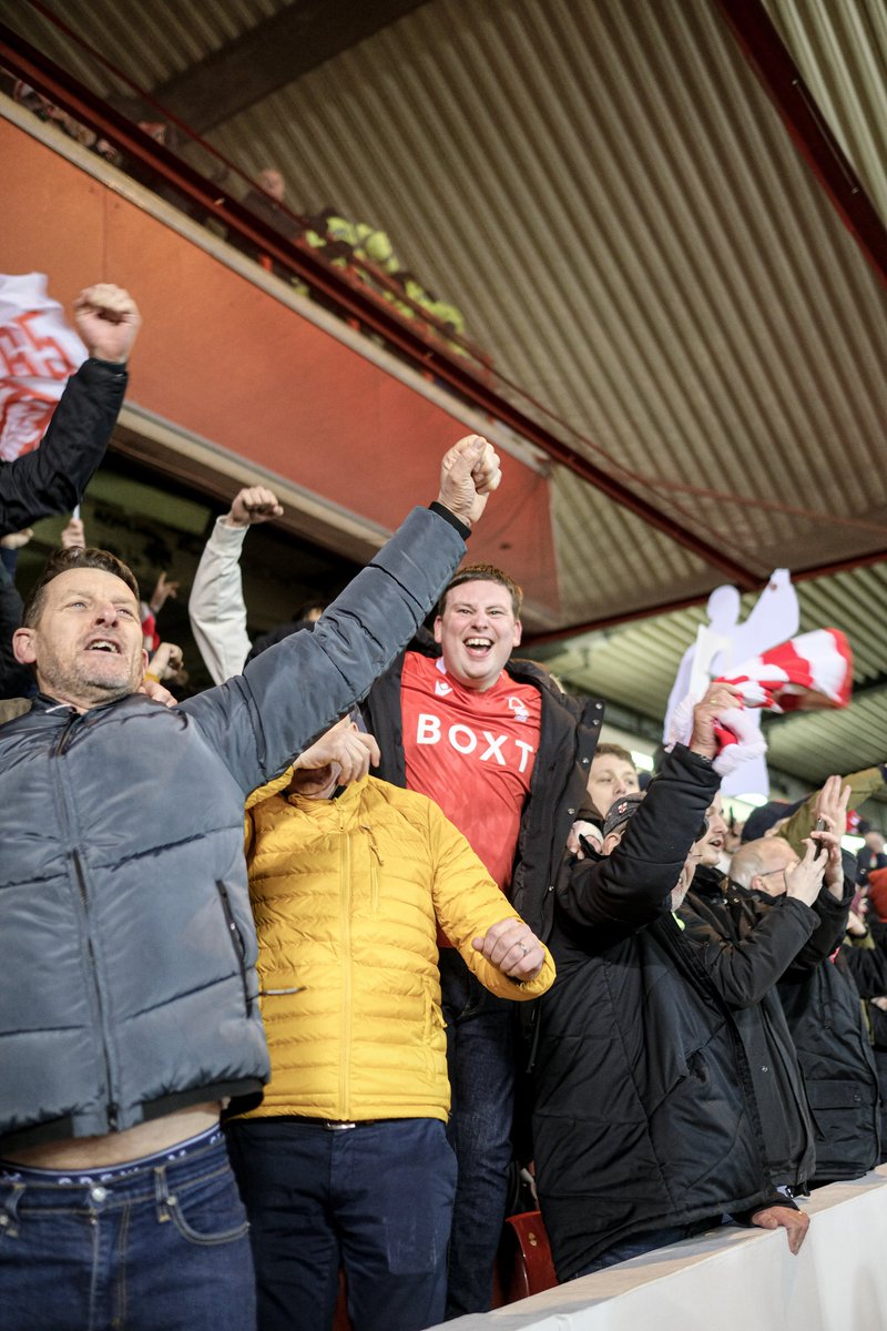 GloriousBanners's tweet photo. Cup nights = electric ⚡️♥️🌳

Forest 2 Huddersfield 1

#NFFC | #HTAFC | #FORHUD | #FACup https://t.co/HA38NpO735