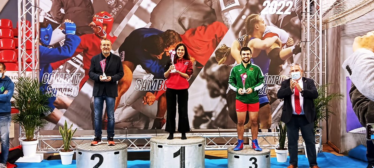 CNdeLUCHA's tweet photo. Muy felices del resultado conseguido el sábado, nuestro equipo consiguió el oro nacional por equipos y federaciones en Lucha Sambo, inimaginable para un club pequeño como el nuestro 
Medalla de oro para los hermanos Gracia y Javier Lassa y bronce para Lucas Monrreal https://t.co/c7veycDsmN