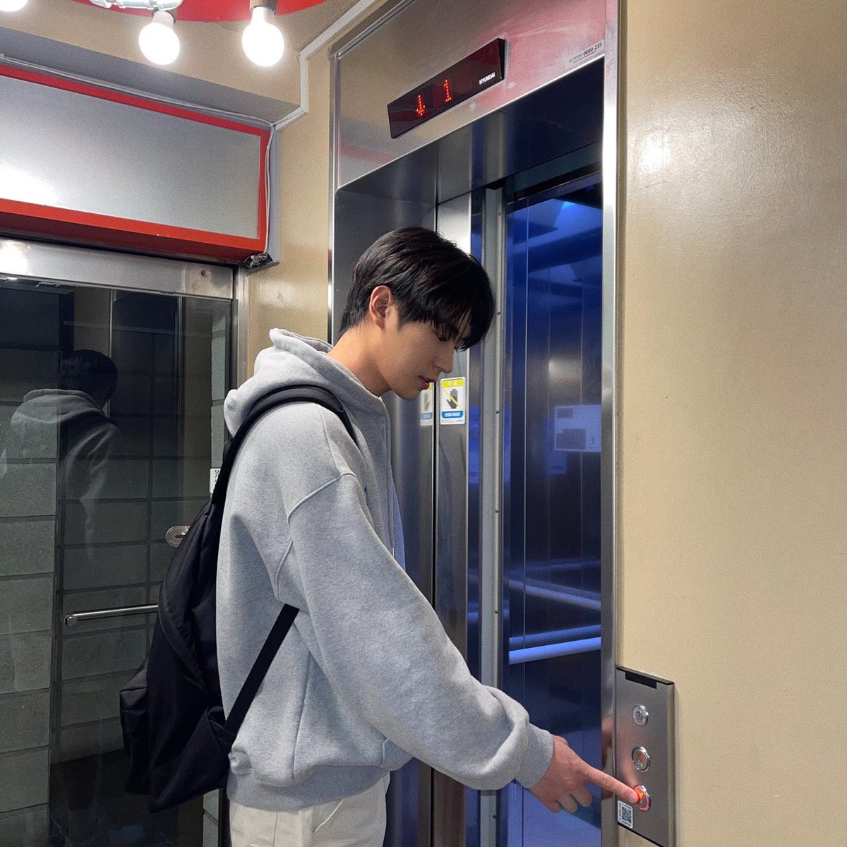 redl00l's tweet photo. 엘리베이터만한 박서함...... https://t.co/MSZVkvq8x3