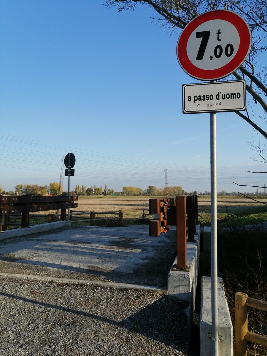 ComDivina's tweet image. #Milano
#8Marzo2022
#GiornataInternazionaleDellaDonna
Tre immagini che fotografano il tempo in cui viviamo: quanto abbiamo fatto, quanto vogliamo fare e quanto ancora c'è da fare