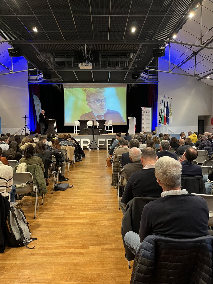 leader_france's tweet photo. @MFesneau et @jwojc ouvrent cette nouvelle journée de séminaire avec une affirmation commune : Leader est un outil de démocratie participative majeur. Préserver ce dispositif est donc une nécessité ‼️#leaderPFUE2022 https://t.co/lFPrxgQ4NI