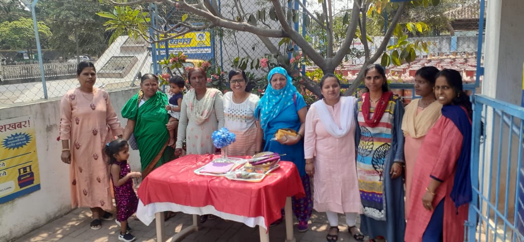 BPCLNasik's tweet photo. Nashik LPG Territory distributors celebrated #InternationalWomenDay2022 with customers @BPCLimited @singharunbpcl @Santosh72087448 @vijaytilak1 @TVPANDIYAN1 @sudiptom1968 @kumar4360 https://t.co/Kd7ijOmLXW https://t.co/iLnRCex6YX