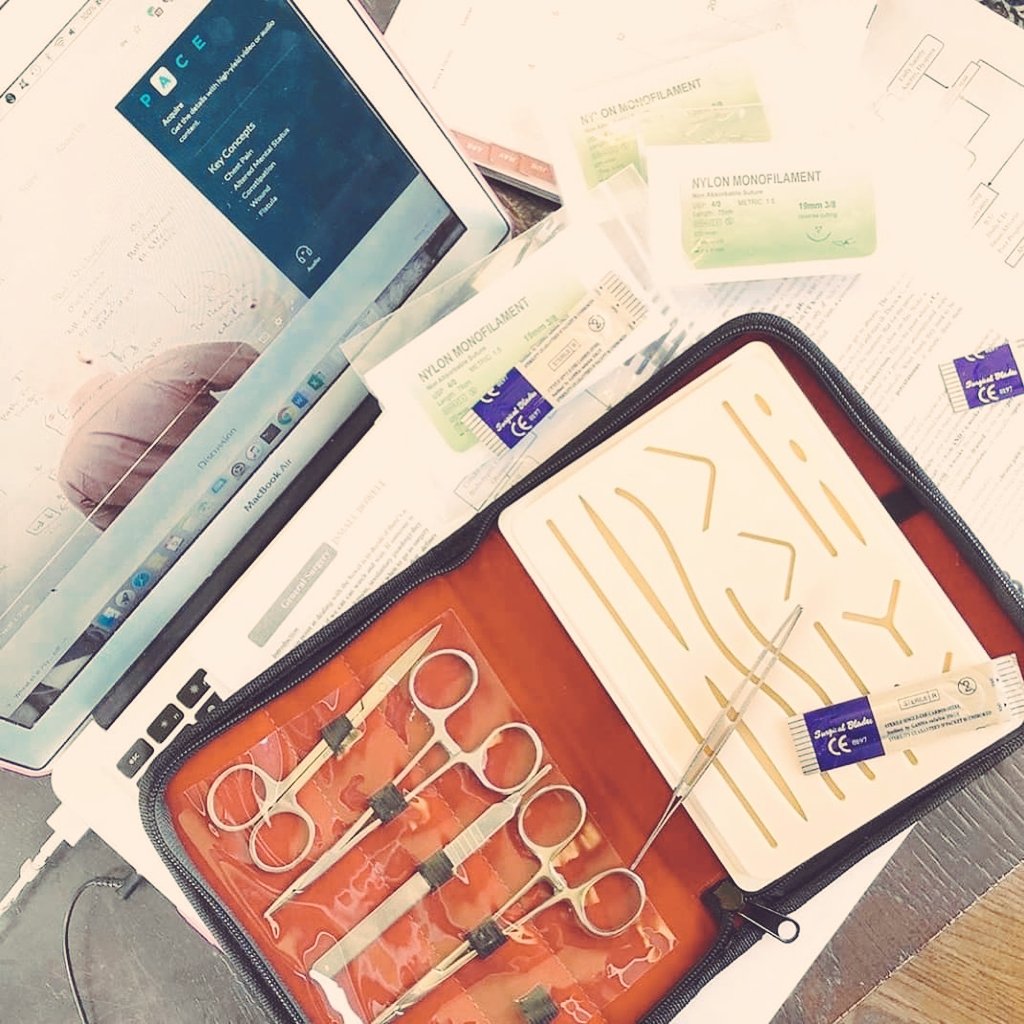 كما عودناكم نحب دايما نشارككم أفراحكم ✨
بنسوي سحب على عدة الخياطة الجراحية 😍

فقط الي عليك متابعة للحساب و ريتويت للتغريدة و بتدخل بالسحب مباشرة 🎊🎉

#Matching2022