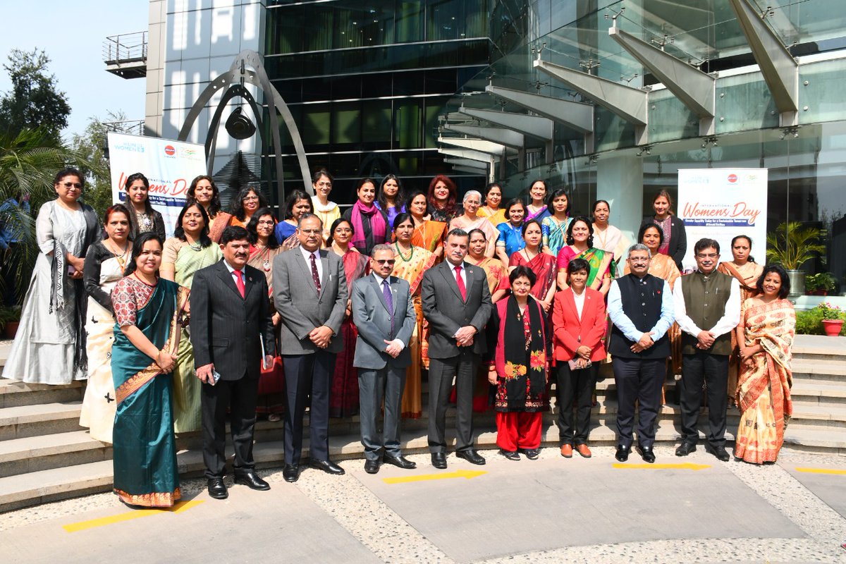 Happy to welcome 9 women hockey stars to #IndianOil family. Now, we are the only Indian corporate to boast of a Women's Corporate Hockey Team.  Spent a fulfilling #InternationalWomensDay2022 with our women Hockey stars and women IOCians!

Happy Women's Day &amp; Chak De!