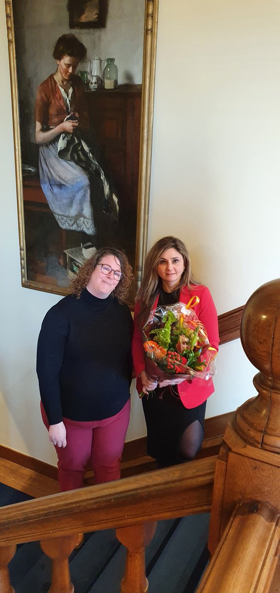 Vandaag is een dag waar gelijke rechten van vrouwen centraal staan. Wethouder Yasemin Cegerek heeft zich bijzonder ingezet voor het empoweren van vrouwen om economische zelfstandigheid te bevorderen. Yasemin krijgt een bloemetje en complimenten van lijsttrekker Marie Lupe Stapper