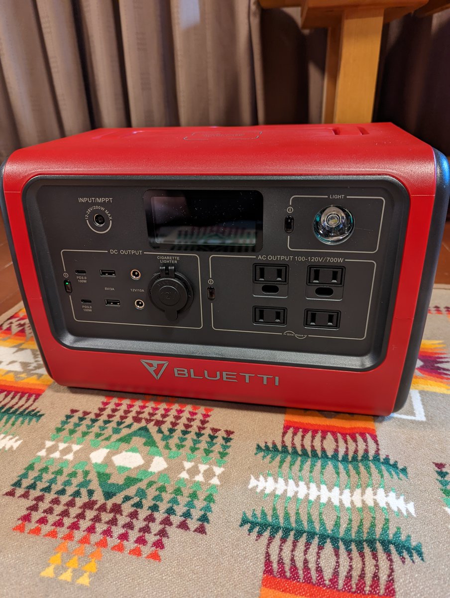 tackan93's tweet photo. ワクチン3回目の副反応でダウンしてたんですが、
ポータブル電源を楽天スーパーセールでお得に買うことができました✌️

キャンプや車中泊はもちろん防災グッズとしても活躍しそう！

色は少し派手だけど赤！グランパスを応援してるしね

#BLUETTI #EB70 #アウトドア #キャンプ #名古屋グランパス https://t.co/Fb4h8pIioC