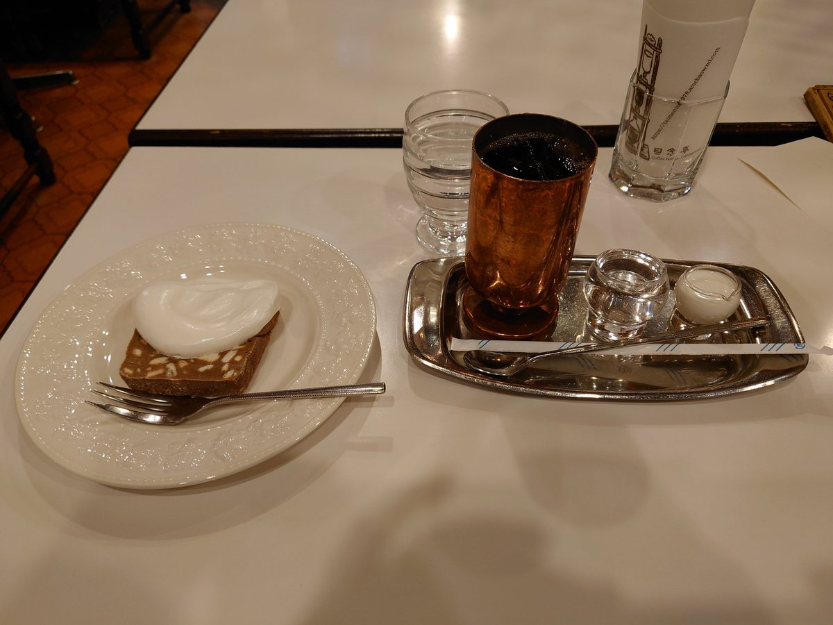 k37_hiro's tweet image. 久しぶりのアイスコーヒーとチョコレートケーキ！