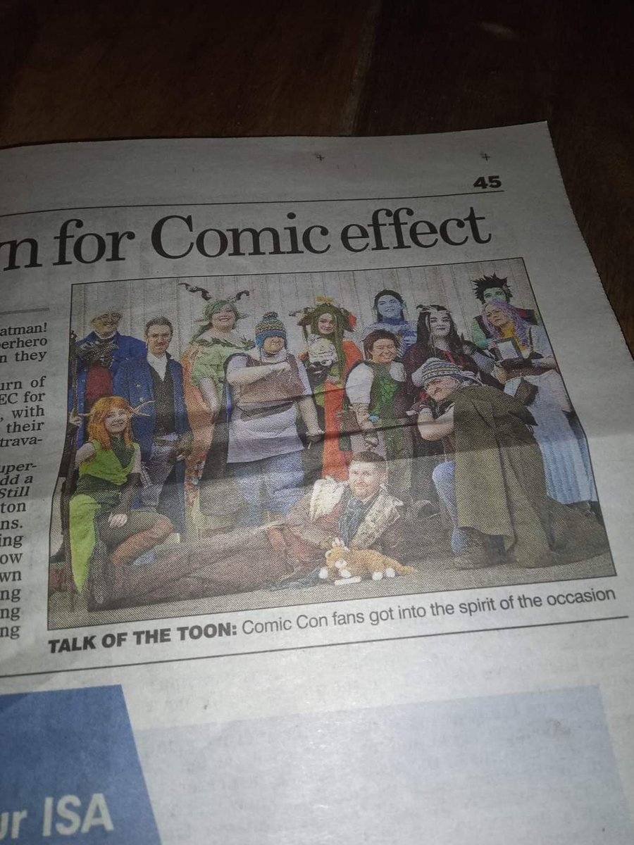 I had such a good time at @Acmecomiccon this weekend! Our Bells hells group looked absolutely fantastic even if most of us ended us con crunching the week before 😂 we even somehow made it into the daily mail??

Characters are from <a href="/CriticalRole/">Critical Role</a>💙
#criticalrole  #criticalrolecos