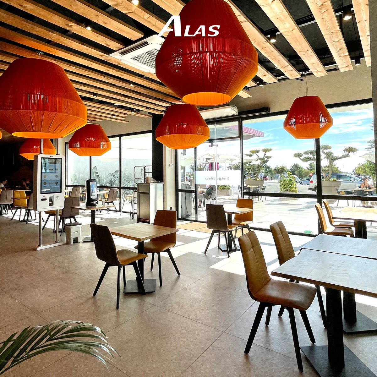 Today we present a custom-made project for Alas station, located in Hospitalet de l'Infant (Spain).
We like the result! 😍

#luxcambra #handmade #new #lamps #interiordesign #designinspiration #lighting #lightingdesigner #lamparas #wood #homedesign #homeinspiration