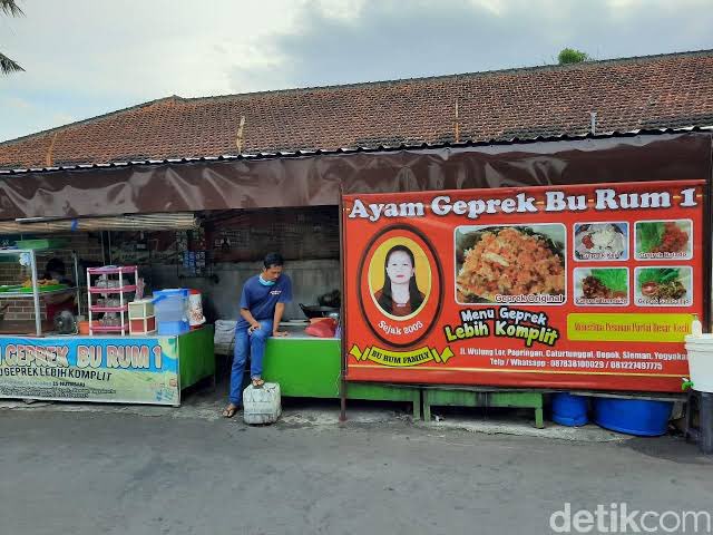 txtdrkuliner's tweet photo. 2. Geprek Bu Rum

Geprek legendaris sampai buka 5 cabang (Bu Rum 5). Cah UGM, UNY, Sadhar pasti udah familiar sama geprek bu rum. Dan murah tenan, sayang bgt karo Bu Rum pokmen. Dan di sini plusnya ada sayurnya yg bisa dipesen.

📍: Yogyakarta
🗺: https://t.co/gxcy220XG7 https://t.co/vmfMAO5UlC