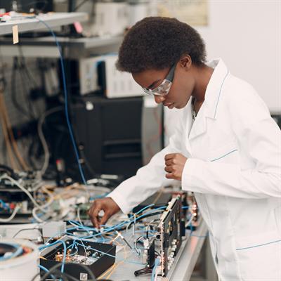 FrontPhysics's tweet photo. This #InternationalWomensDay2022 we are delighted to share our Women in Science: Optics and Photonics article collection. Dedicated to promoting the work of #women #scientists across the breadth of optics and photonics research, now open for submissions:

https://t.co/HxUlcF5yNF https://t.co/XbZODJpeNM
