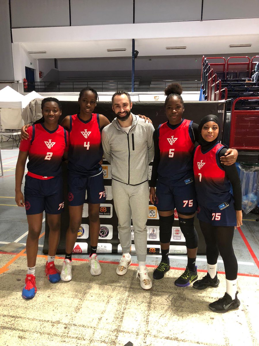 lereseau3x3's tweet photo. Le Réseau 3x3 souhaite à toutes les basketteuses et amatrices de basket une merveilleuse journée internationale de la femme 🌹
L’occasion parfaite pour nous de vous rappeler que notre premier événement est un tournoi 100% Féminin ⛹🏻‍♀️
RDV samedi à partir de 14h à la @Hoops_Factory! https://t.co/JSFuz6Vr3V